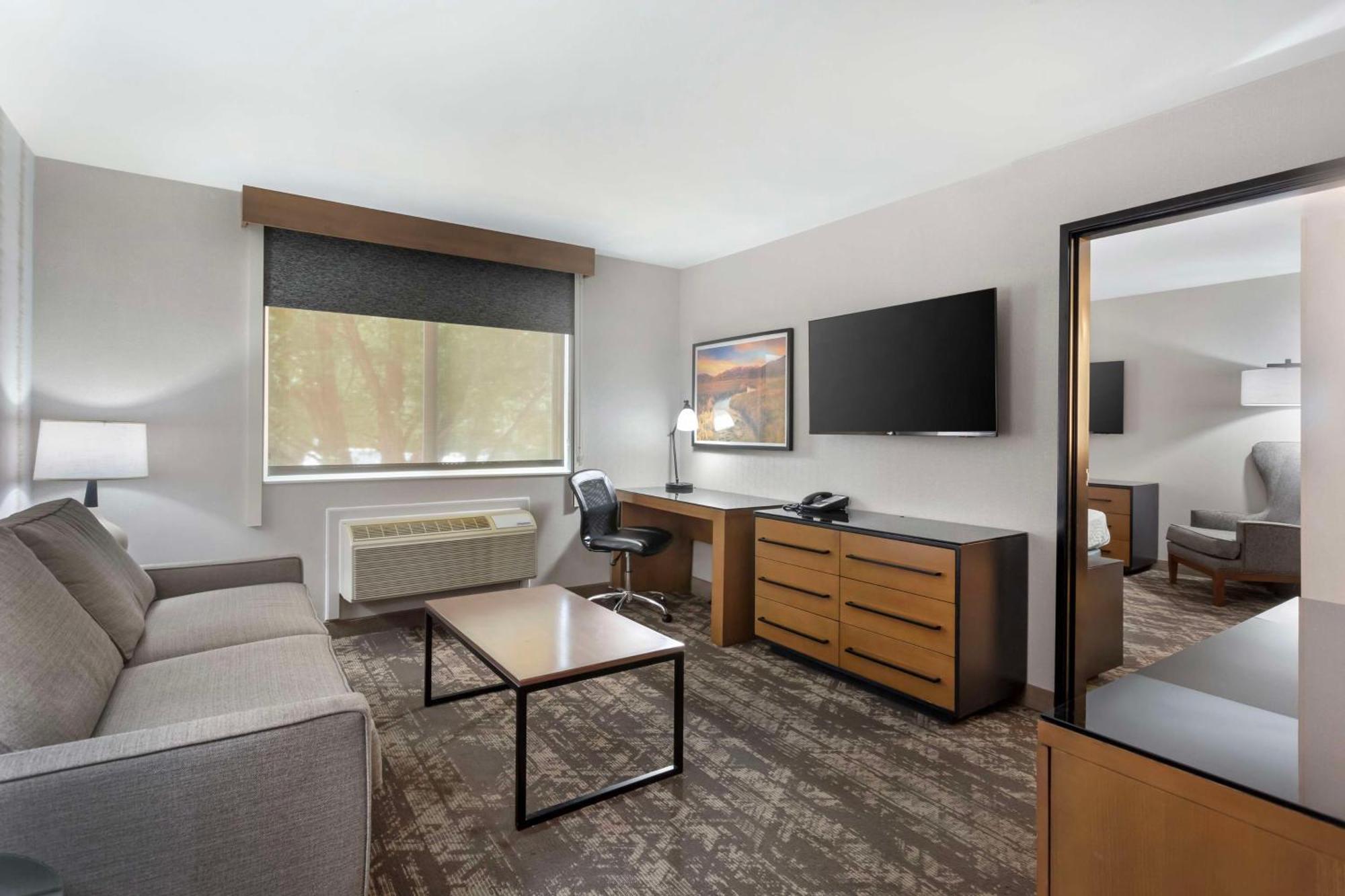เบสท์ เวสเทิร์น ฮอลิเดย์ ฮิลลส์ Hotel Coalville ภายนอก รูปภาพ